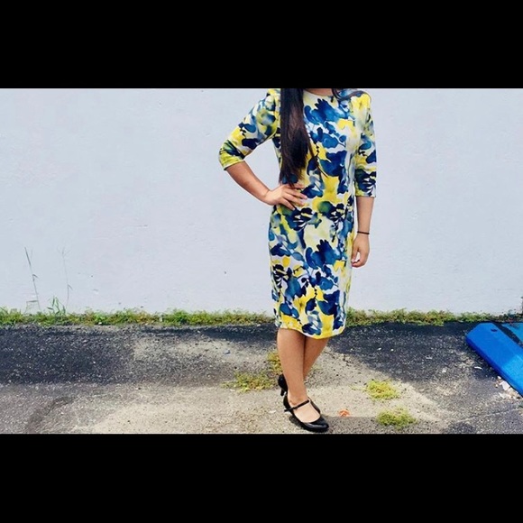 Elegant dress - Picture 1 of 3